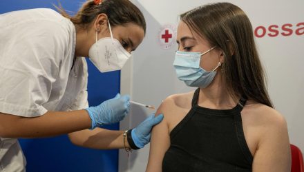 Italia aprueba vacunar