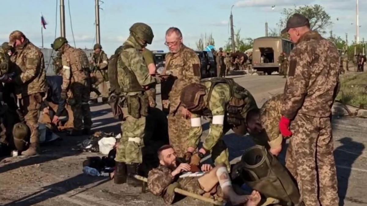 Rusia dice que 694 militares ucranianos se rinden en Azovstal