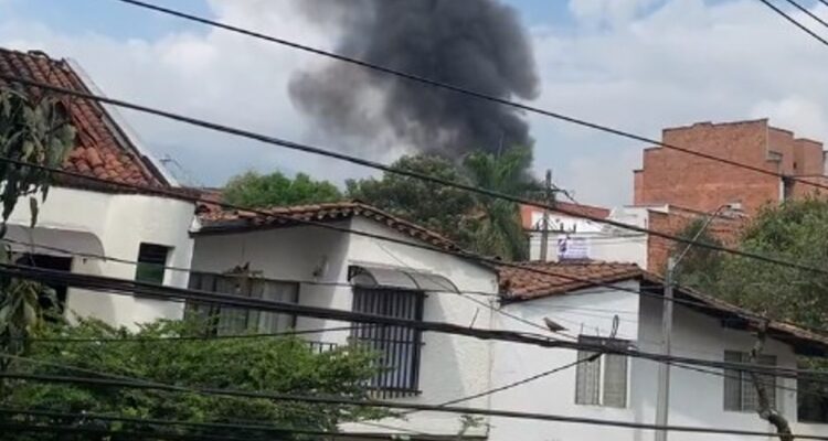 una avioneta cae sobre sector residencial de medellin colombia 115344